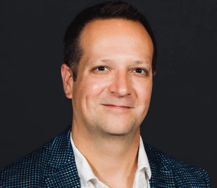 Alex-Wilkes-CooperVision-696x603.jpg Alex-Wilkes-CooperVision-696x603.jpg